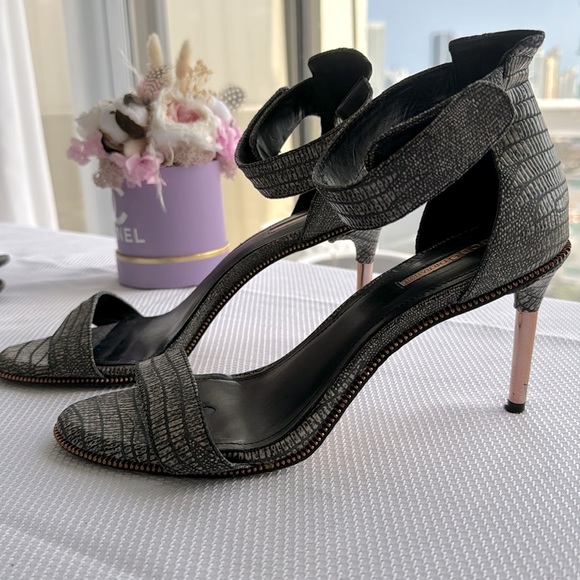 BCBG sandals size 9 - Picture 4 of 9